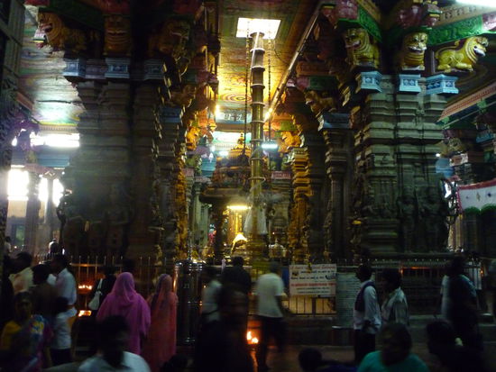 Blick auf einen der Hauptschreine.