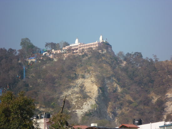 Tempel Masana Devi über der Stadt Haridwar.