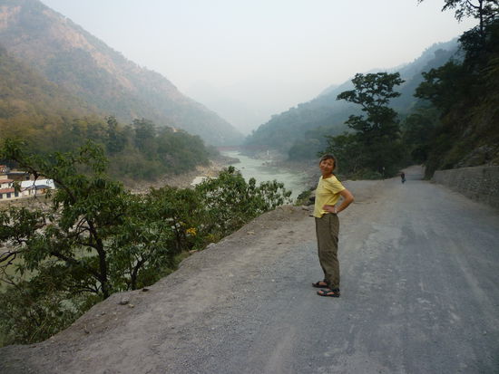 02.02.
Wir wandern ein paar Kilometer den Fluss hinauf.