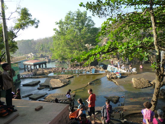 Die Wasserfälle sind ein beliebtes Ziel für Touristen und Schulklassen.