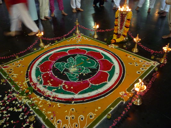 2 Tage hat ein Prister an diesem Mandala gearbeitet.