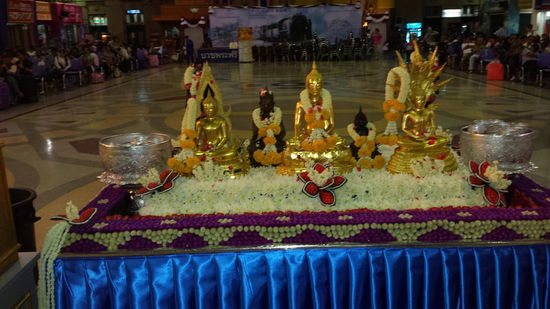 Bahnhofshalle in Bangkok.