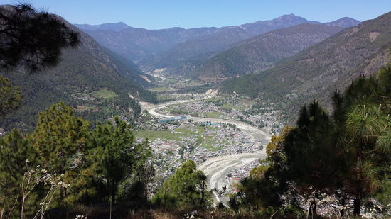 Das Tal des Baghirathi von Uttarkashi flußabwärts
