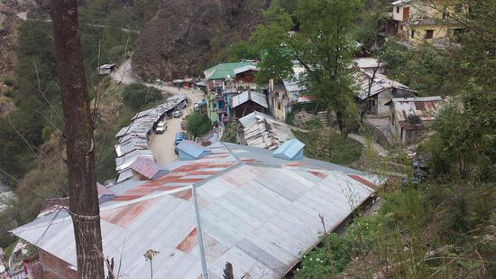 Blick auf die Dächer von Gangnani.