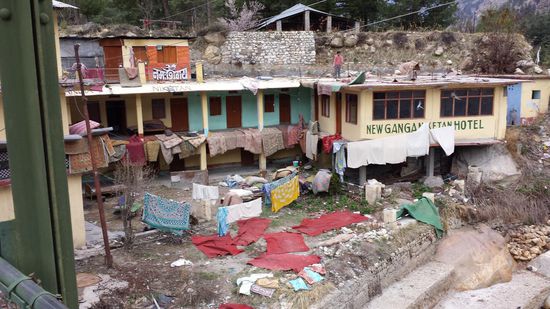 Die Hotels lüften die Bettwäsche. In 3 Tagen ist Tempeleröffnung und die Saison beginnt.