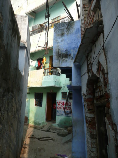 Maa Vaishno Guest House Eingang in einem Labyrinth von Gassen.