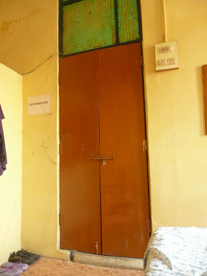 Das ist mein Blick zu meiner "Saloon"- Zimmertür vom Bett aus.