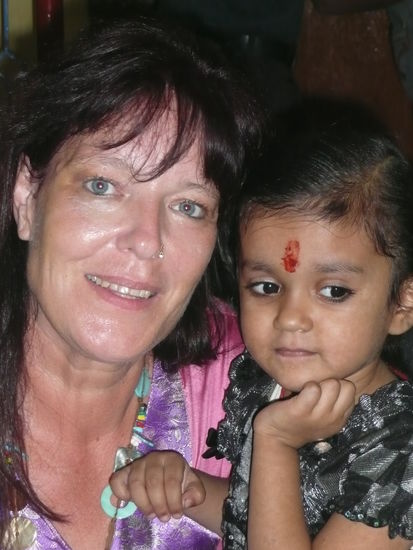 ... anfangs zwar noch etwas schüchtern.Was sich dann aber  beim gemeinsamen Knallen, mit den Feuerwerksutensilien,auch schnell änderte.