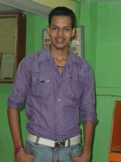 Das ist Akasch,der Jüngling von Guide,den sie mir ständig versuchen aufzuschwatzen,um mich zu beschützen wenn ich unterwegs bin.Was ich natürlich immerwieder ablehne.
... nicht daß ich am Ende noch auf ihn aufpassen muß  