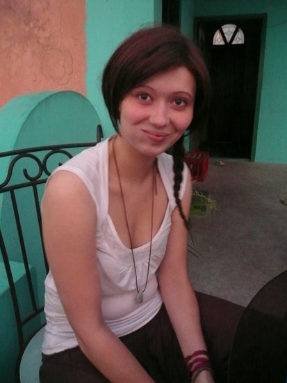 Meine liebste Travelfreundin Sahra und Freundin von Elias.
Ganz gespannt,mit meinem Paan - Mitbringsel im Mund.