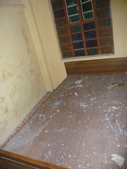 Schimmelige Einzelzelle im MAA VAISHNO GUEST HOUSE...