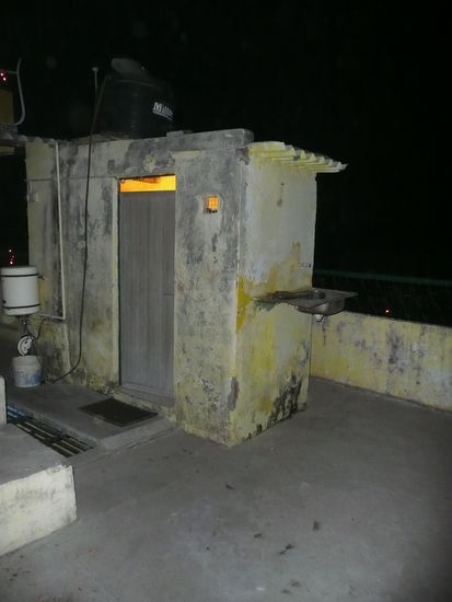 ... und seine Außentoilette ... haben dazu geführt,daß dieser nur für eine Nacht im Guest - House blieb
