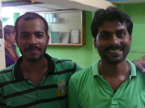 Rajeev mein Hotelboss (re. im Bild)