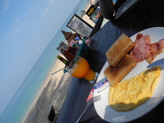 Frühstück fast am Strand 