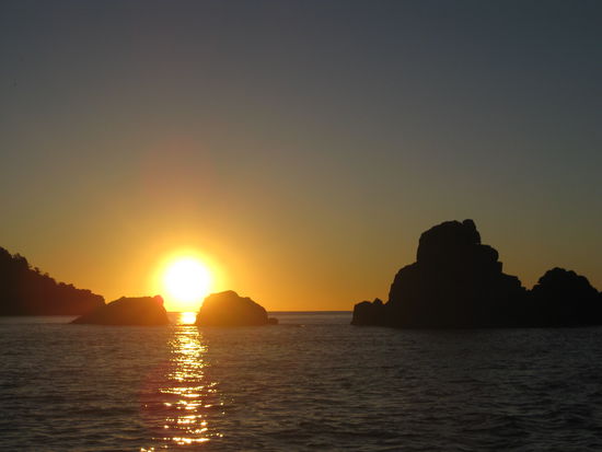 Herrlicher Sonnenuntergang von unserer Yacht aus