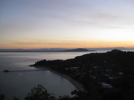 Die Aussicht vom Lookout ueber Magnetic Island.