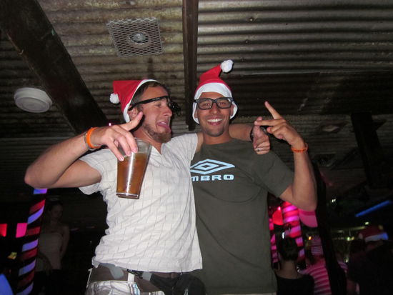 Es ist nicht Sankt Nikolaus Tag - trotzdem steigen wir auf die Tische...