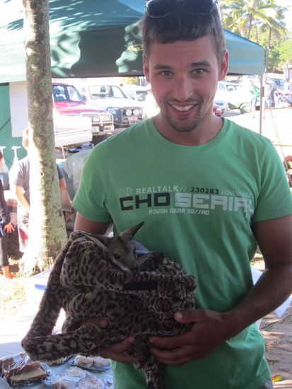 Rooney mit einem 6 Monate alten Kangaroo