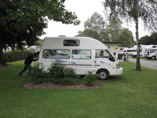 Trockenuebung auf dem Campingplatz