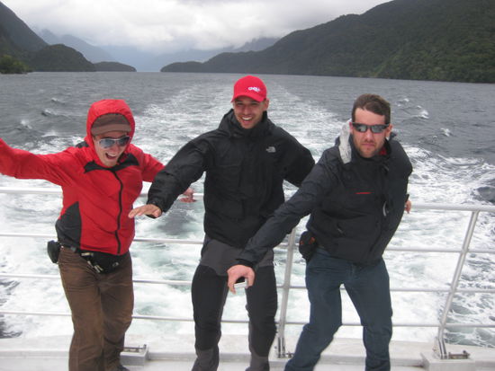 Festhalten Pflicht - Stuermisch auf dem Deck