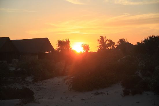 Die Sonne geht unter, der Wind legt zu.