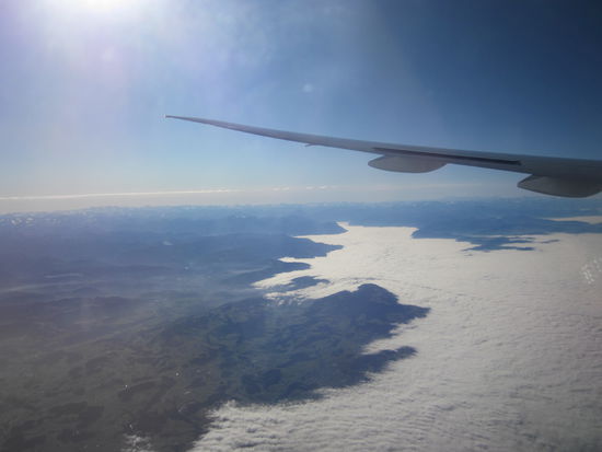 Wir fliegen über Europa.