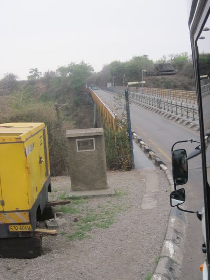 Die berühmte Brücke über den Zambezi, welcher die Grenze zu Zambia bildet.
