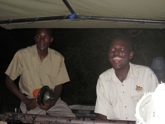 Unsere beiden Tourguides für die Abend-/Nachtsafari