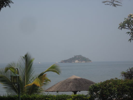 Die Aussicht vom Pool aus über den Malawisee.