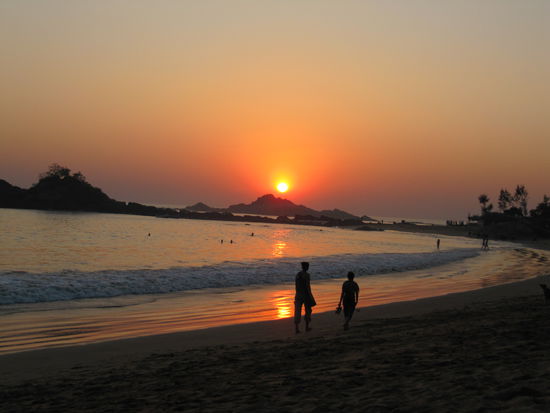 "Guten Abend, gute Nacht, wer hat denn den Sandstrand gemacht?"
Bitte einmal relaxed, danke. Auf Wiedersehen.