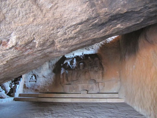 Buddhas Tempel in Badami, gleich hinter den hinduistischen Tempeln
Er besagt, dass Buddha hier gelehrt, gelernt und meditiert hat