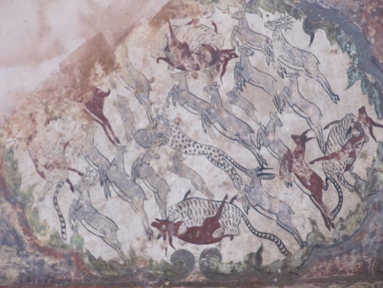 Die einzigen Frescos in ganz Indien gibt es im Lakshmitempel in Orchha. Hier gab es einmal sehr viele Tiger und andere Raubkatzen z. B. (bayr.?) Löwen in den nahegelegenen Wäldern. Aber leider haben die Raja´s damals lieber Jagd als Cricket gespielt und so gibt es Tiger in geringer Zahl nur noch in den Schutzgebieten.