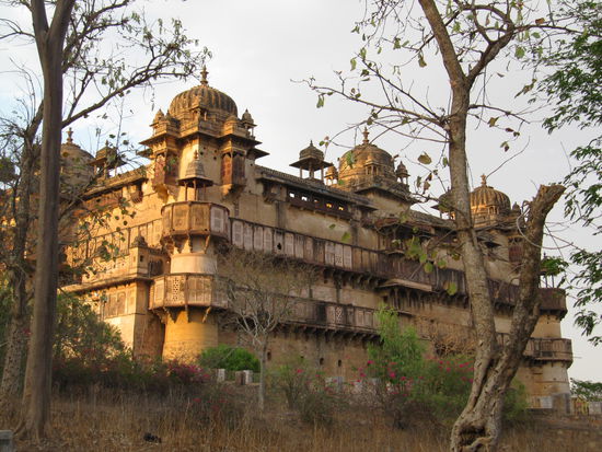 Der Königspalast vom Garten der Festungsanlage aus.