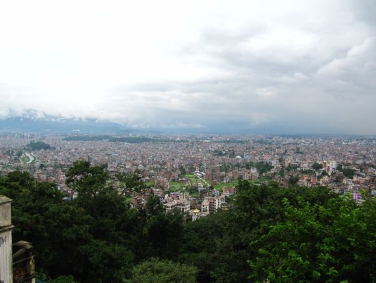 Blick auf das kleine Kathmandu. Links und rechts geht es aber in 360° Winkel weiter!