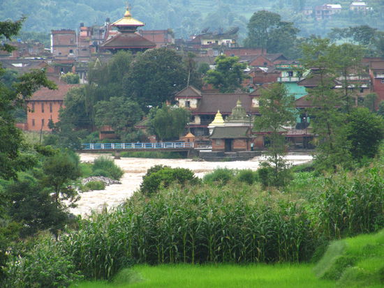 Das kleine Örtchen Panauti, an dem zwei Flüsse aufeinandertreffen und ich mein bisher bestes Kichererbsencurry in einem kleinem Dhaba mit einem jungen Sadhu (hinduistischer Freigeistler) gegessen habe!