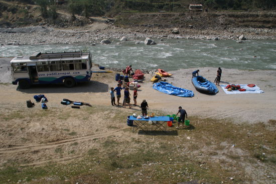 Vorbereitungen am Startpunkt der Raftingtour