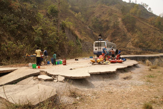 Verladearbeit auf den Bus