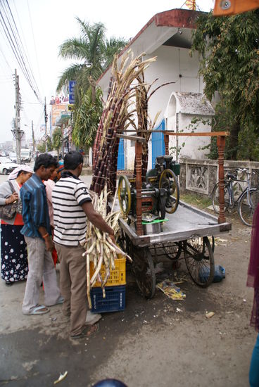 Zuckerrohrsaft maschinell hergestellt...