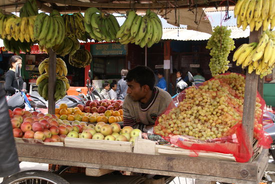 Obstverkäufer am Busbahnhof