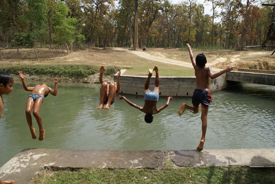 Sprung rückwärts ins Wasser..
