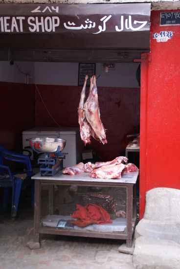 Fleisch dierekt neben der Straße, natürlich ordnungsgemäß gekühlt!! 