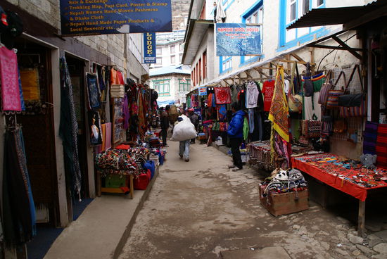 Einkaufsgasss in Namche