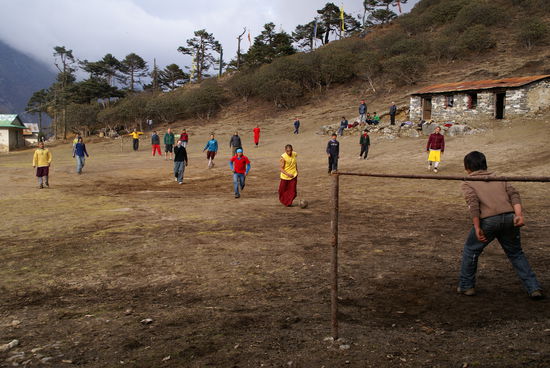Fußballspiel der Mönche