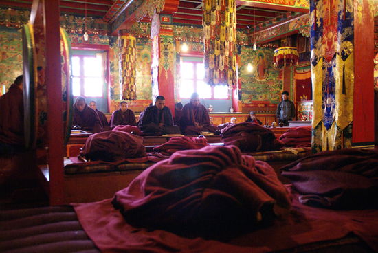 Besuch der Mönche beim Abendgebet