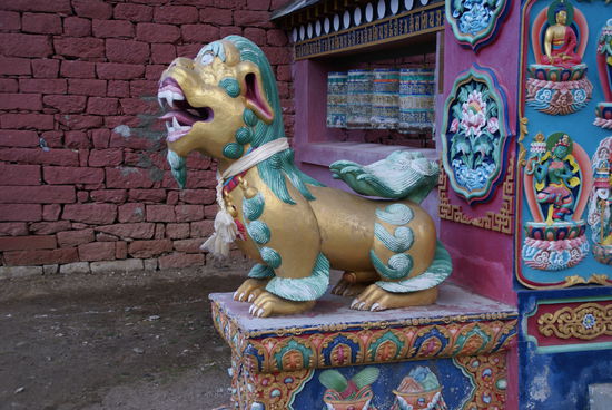 Das Kloster wird natürlich schärftens bewacht!! 