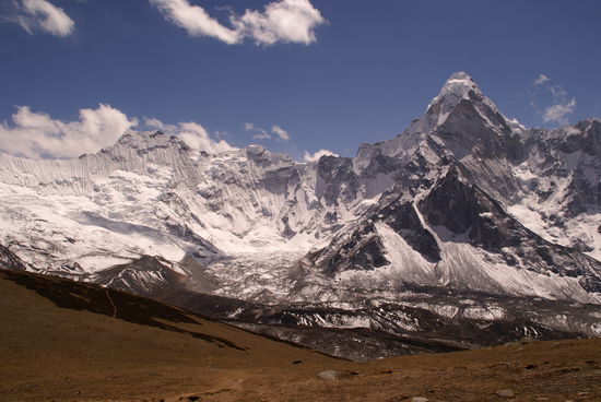 links der Chhukhung Gletscher, rechts der Ama Dablam