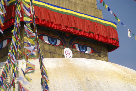 Irgendwie fühlt man sich hier immer beobachtet!!! 
...die alles sehenden Augen des Buddha!!! (Stupa in Boudhanath)