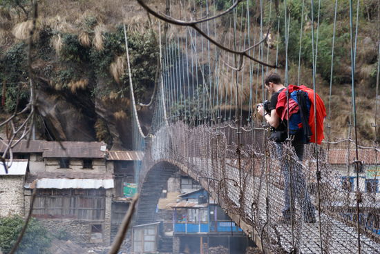 Christian an einer der vielen Hängebrücken