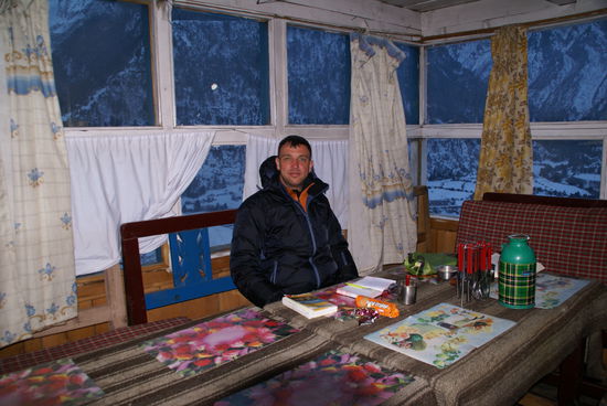 Abends in unserer Lodge in Upper Pisang.
Es war es wie immer kalt!