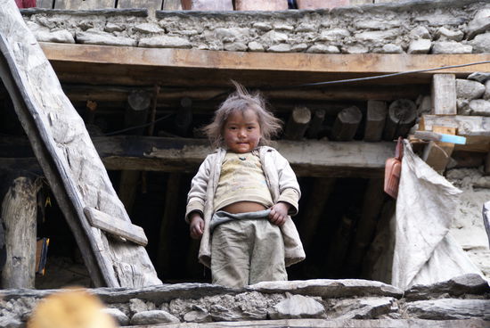 Lustiges Kind in Manang 